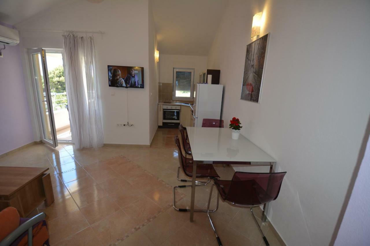Apartment Otok 2 *