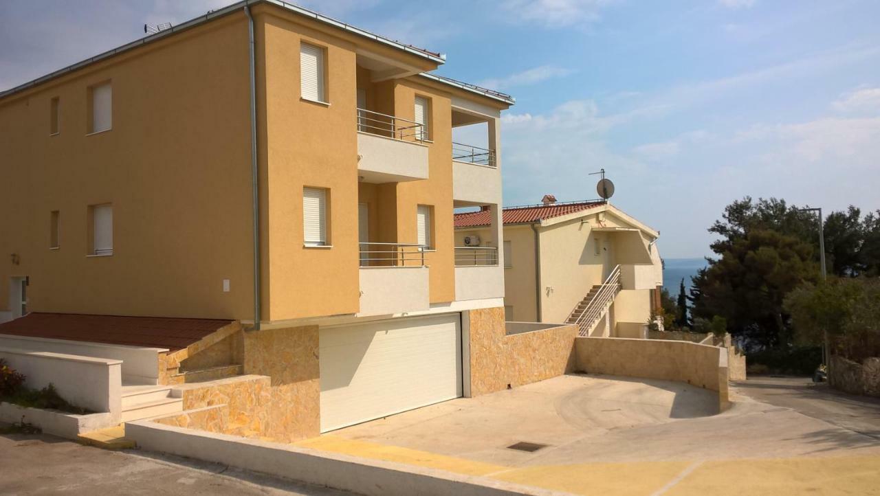 Apartment Otok 2 *